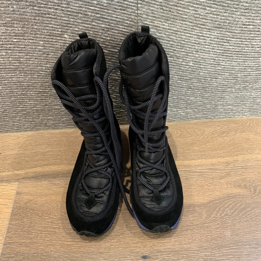 The North Face lace up boots - new without box